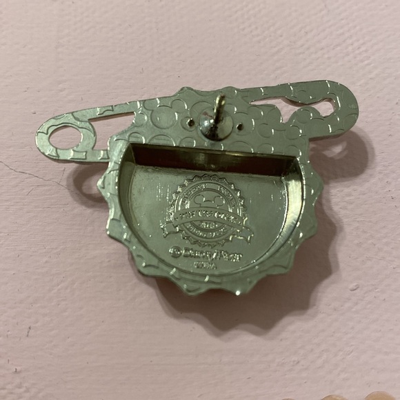 DISNEY Up Grape Pin - Picture 2 of 2